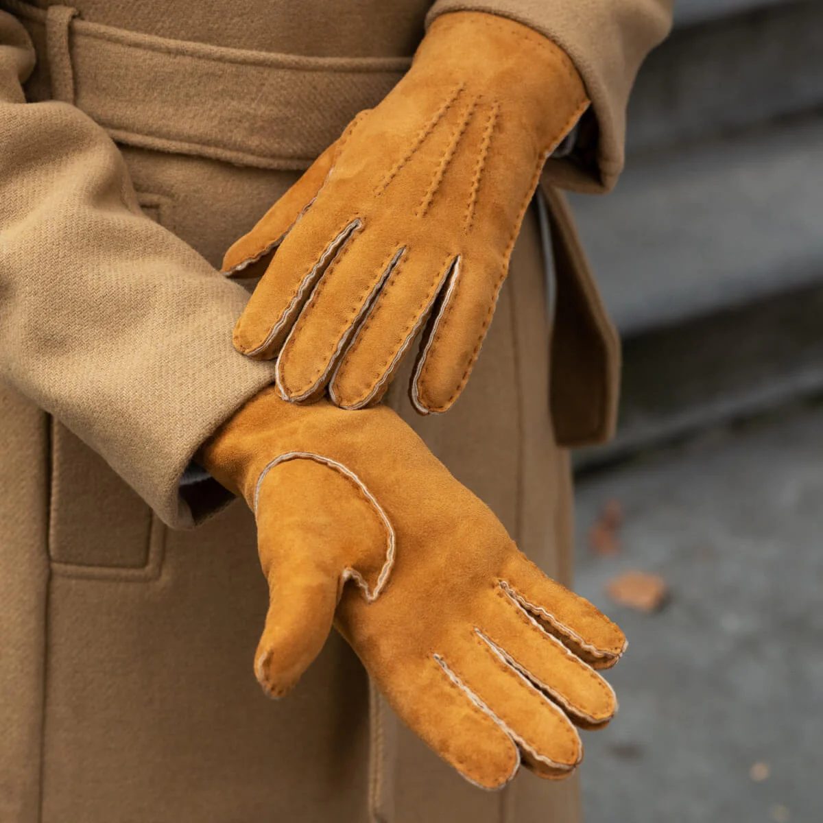 Suede Outseam Backseam Lambswool Gloves - Image 5