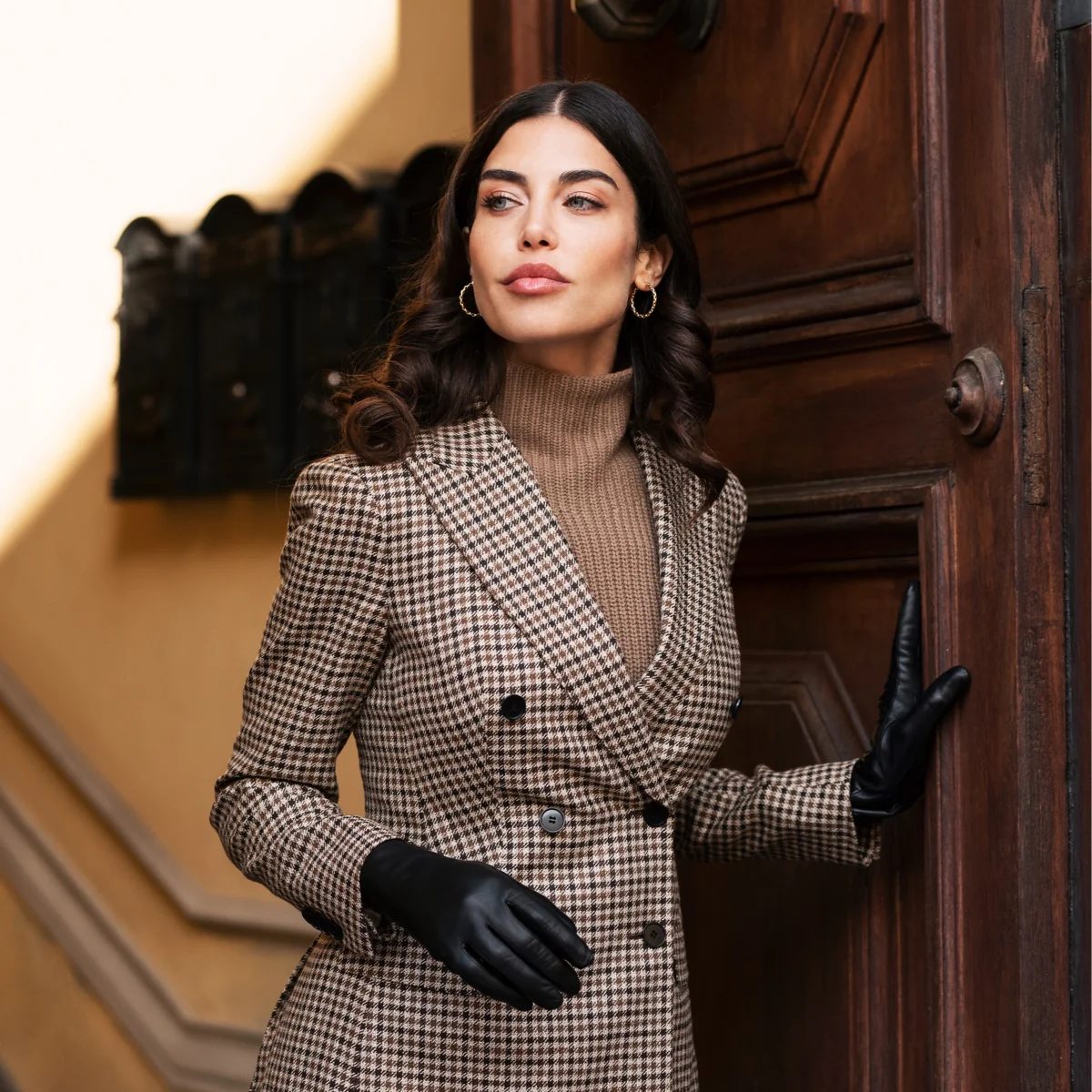 Isabella Basic Gloves - Image 3