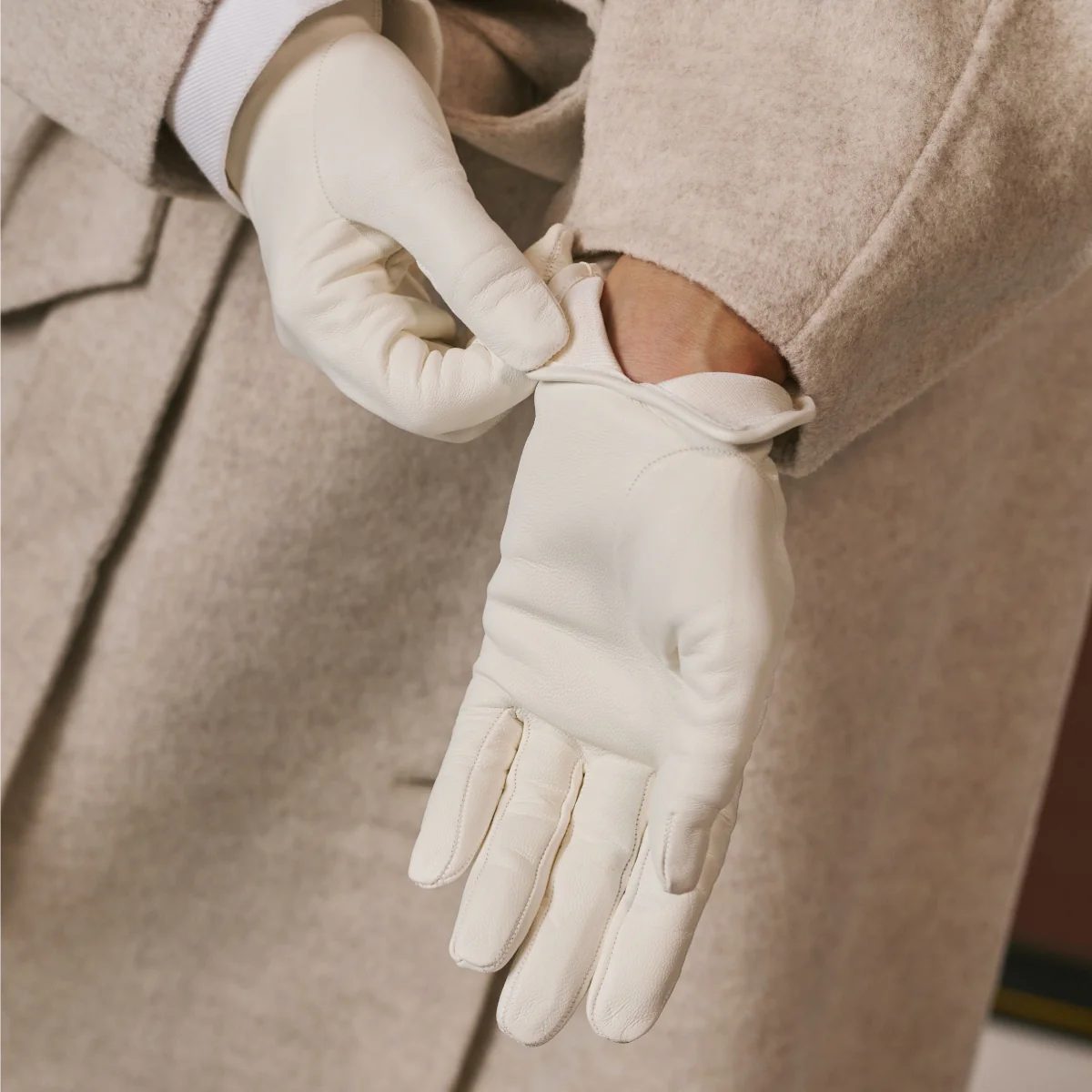 Isabella Basic Gloves - Image 26