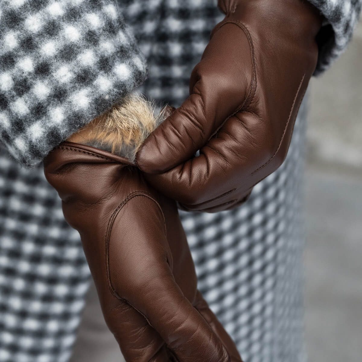 Francesca Backseam Rabbit-Fur Gloves - Image 20